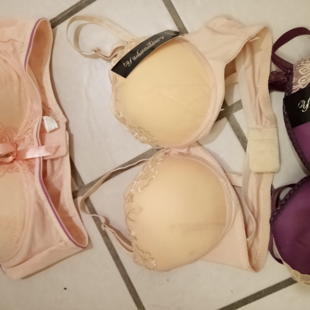 Bras - Picture 2 of 7